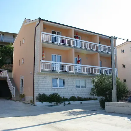 Stanici 2818b Διαμέρισμα *